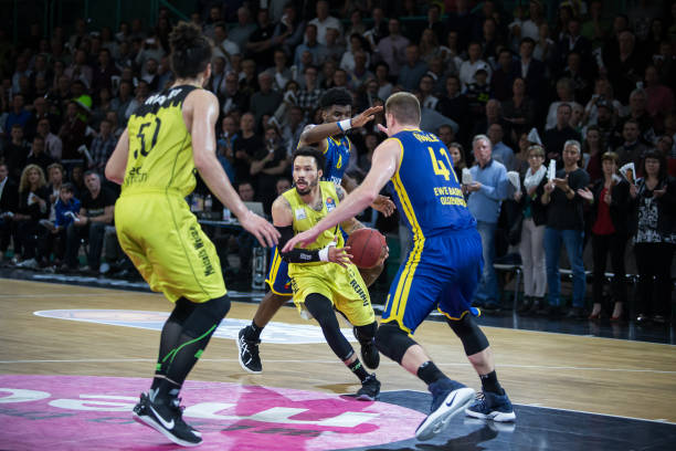 冷的冬夜里 冷的冬夜里