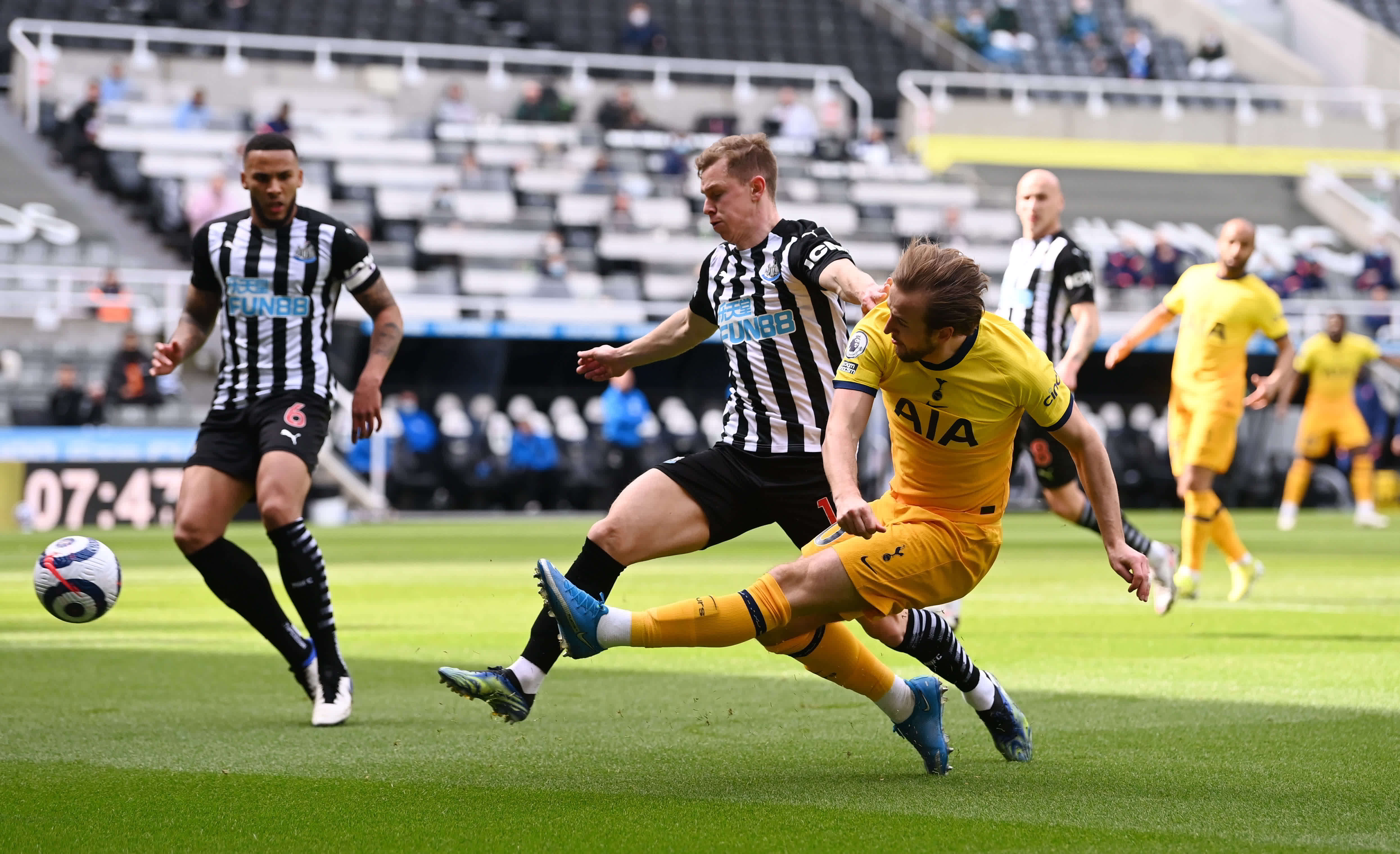 根据英超与 根据英超与